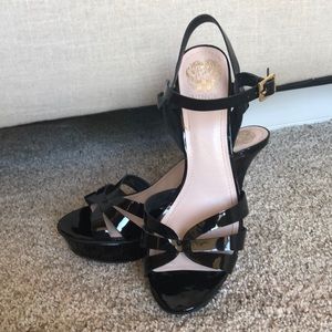Vince Camuto black patent stewpot pump